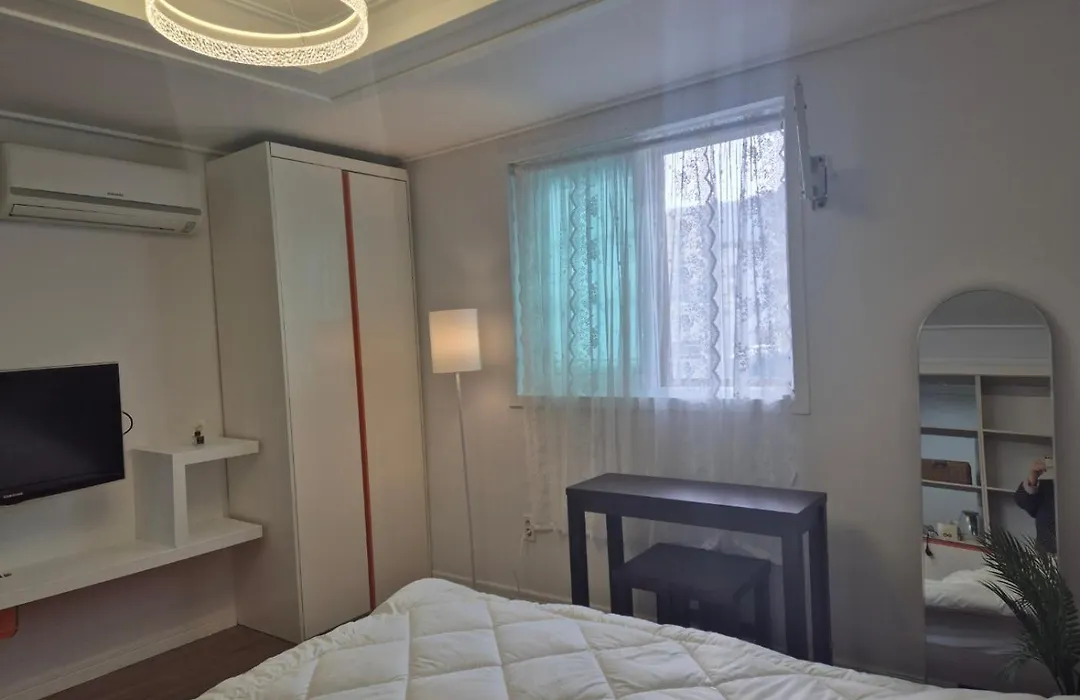 Small And Pretty House Near Busan Station, Pet-Friendly, Suitable For 2 People-1