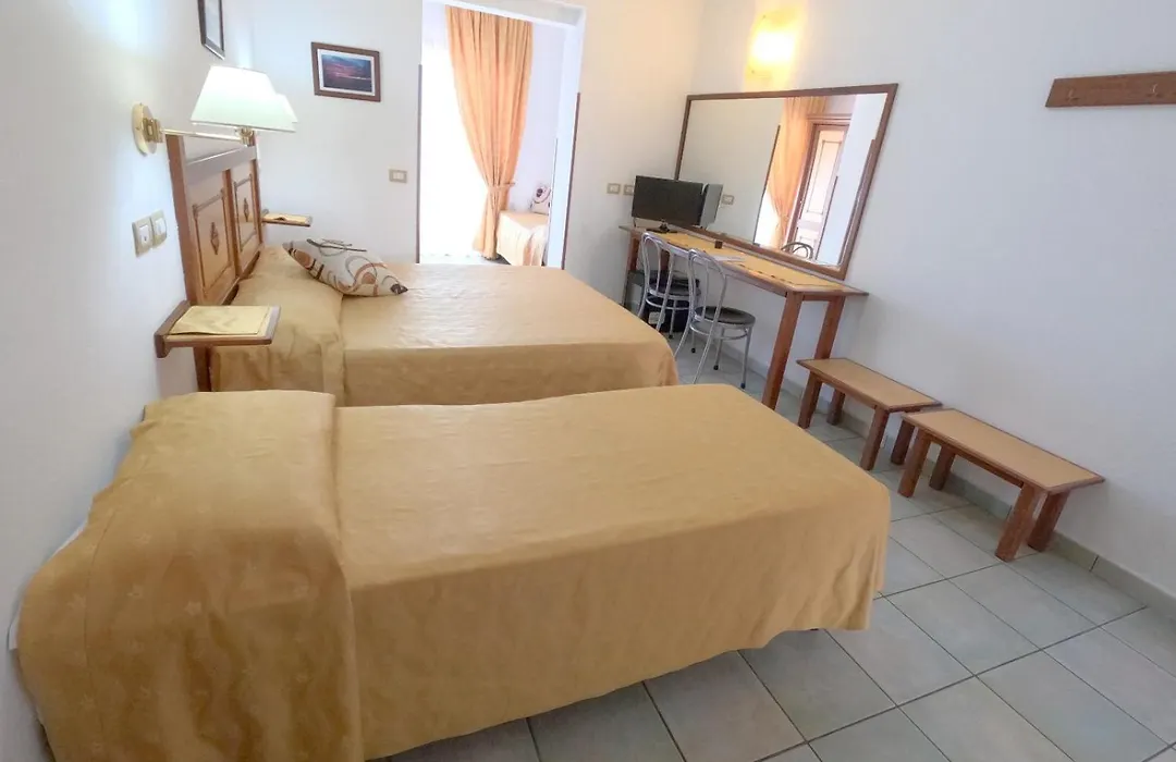 Hotel La Playa-1