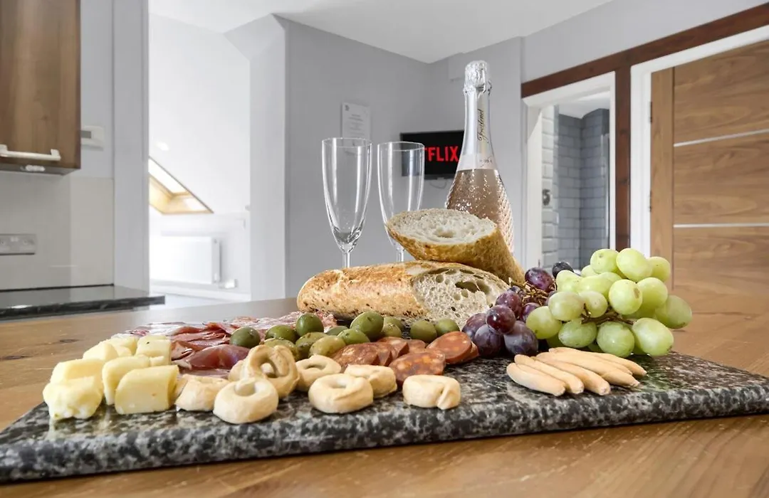 Luxury Penthouse Suite - Swansea Central - Beach-1