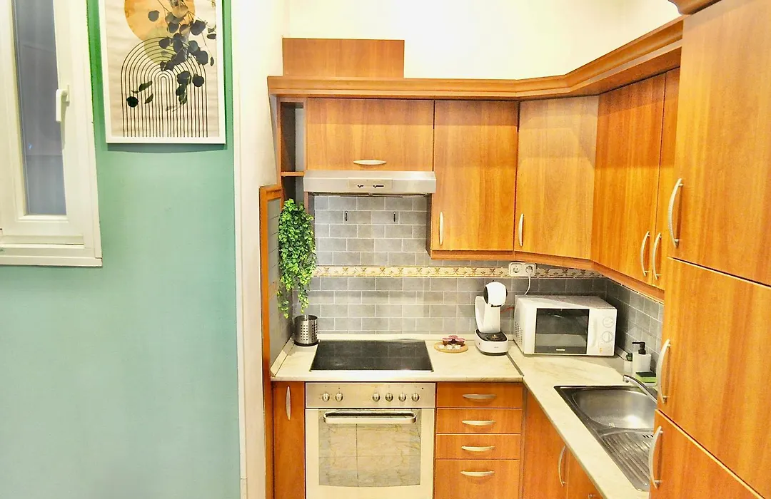 Top Central Rhapsody Residence - 4 Rooms - Steps From Major Attractions-1