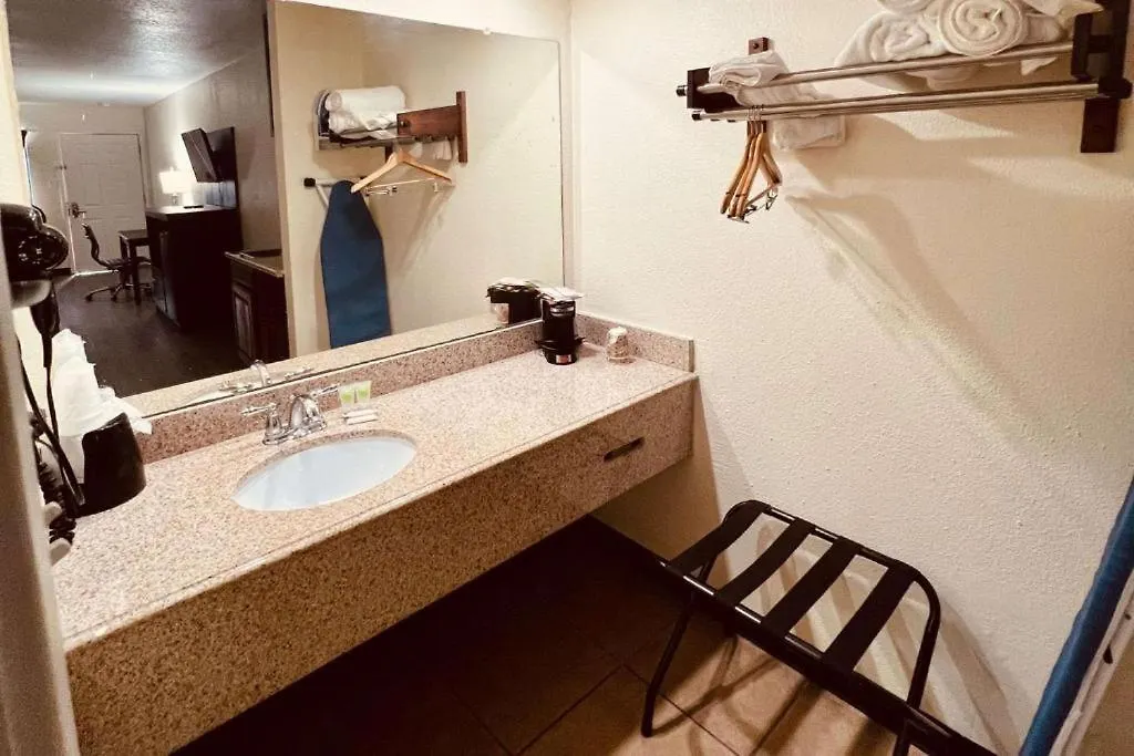 Econo Lodge-1