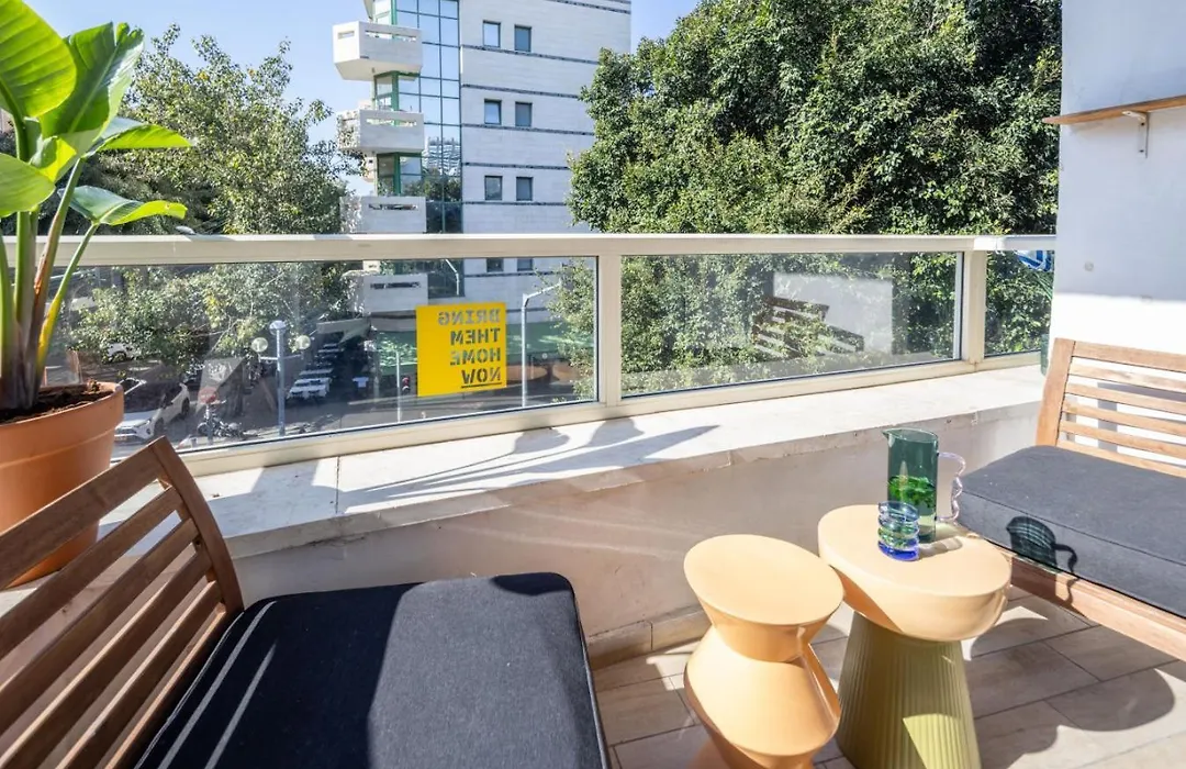 Stylish 3Br Apt W Balcony 5 Min Walk From Beach-1