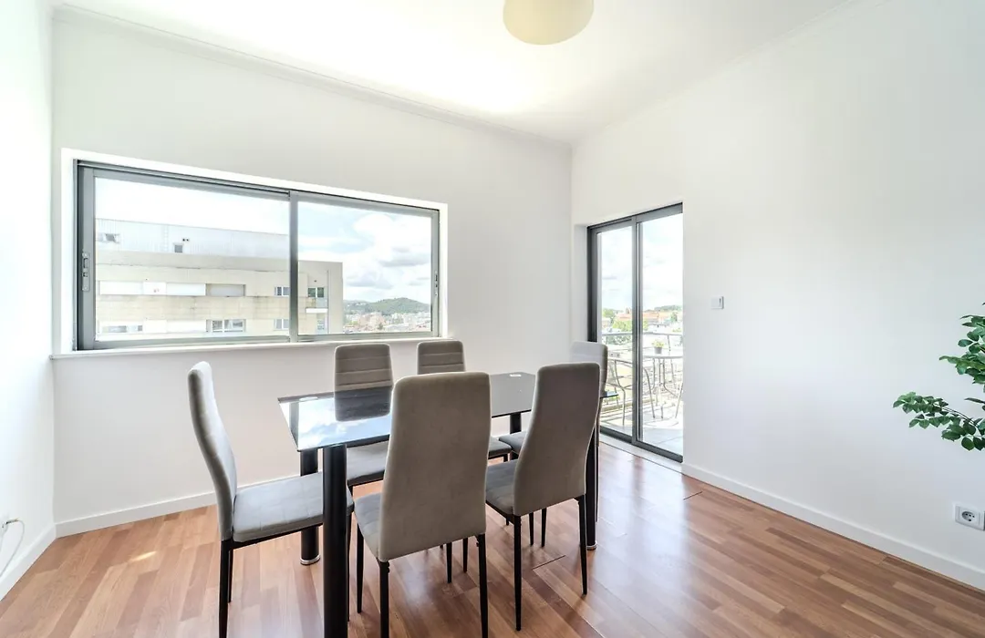 Mira Bracara By House And People-1