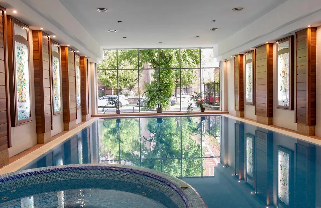 Lion'S Garden Hotel-1
