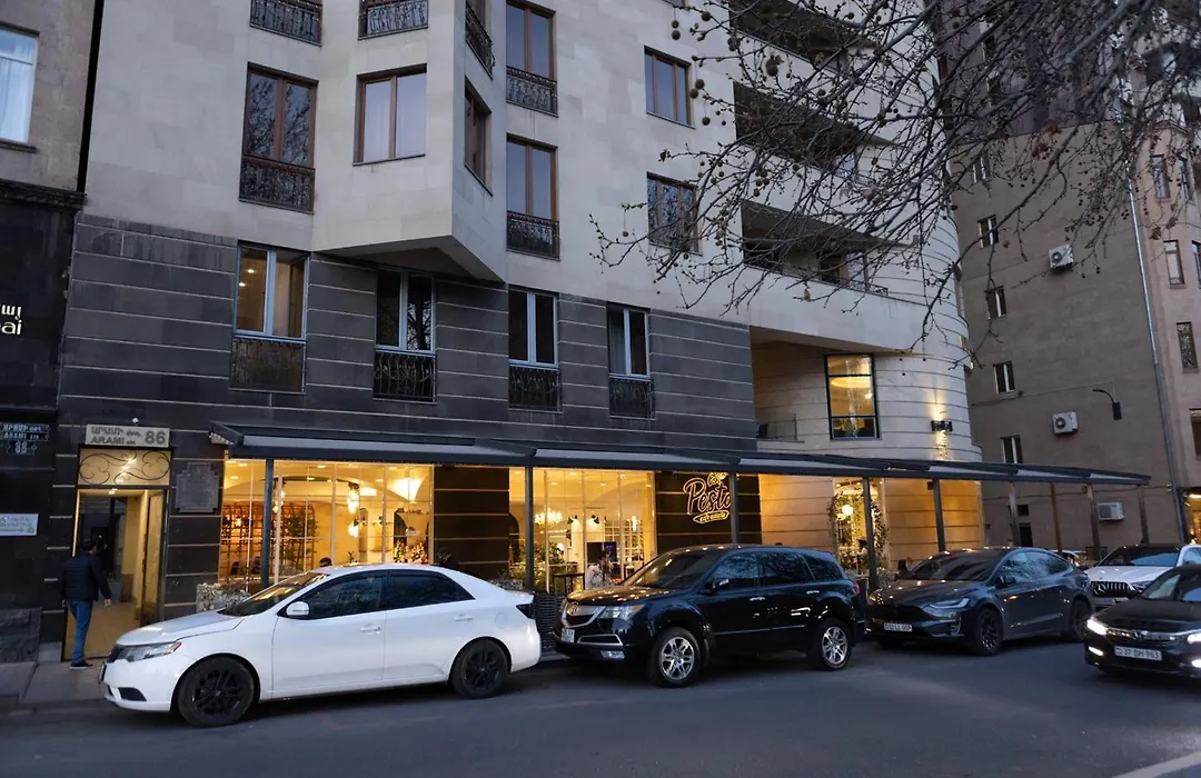 Elegant 2Br L 2Ba Apartment In Central Yerevan Near Seasons Park-1