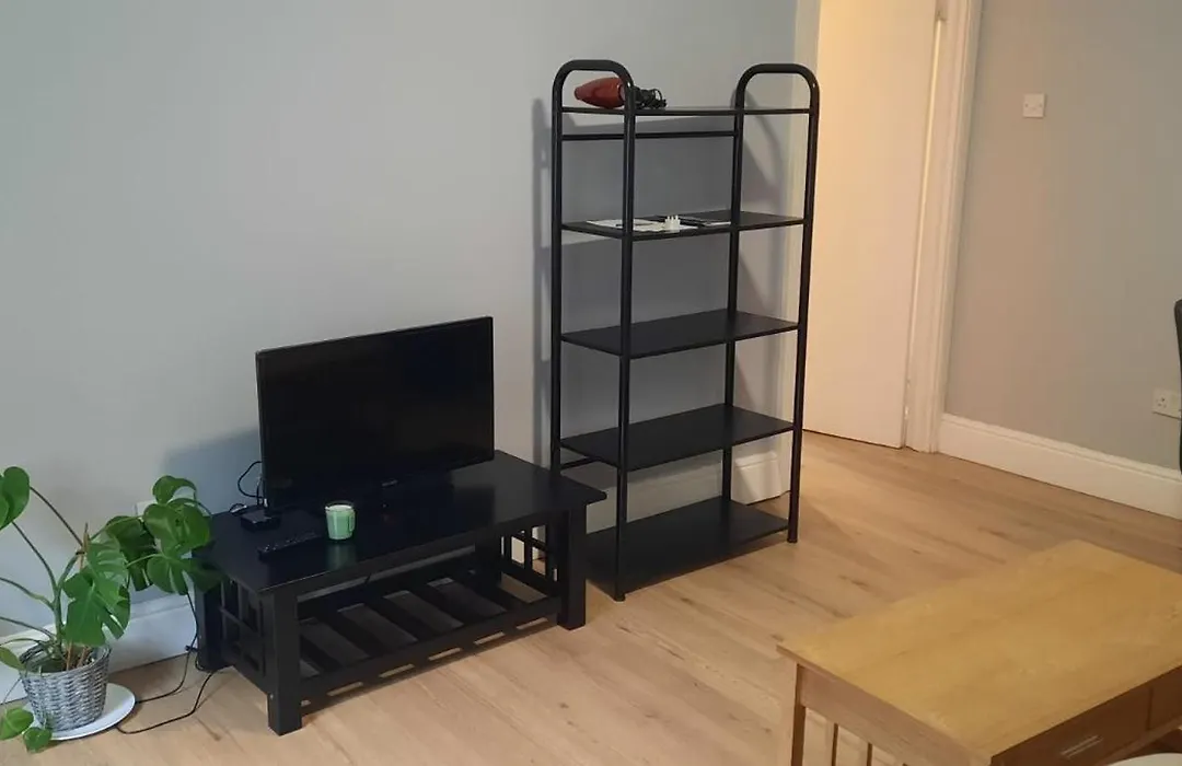 Lovely 2 Bed Garden Level Apartment Blackrock-1