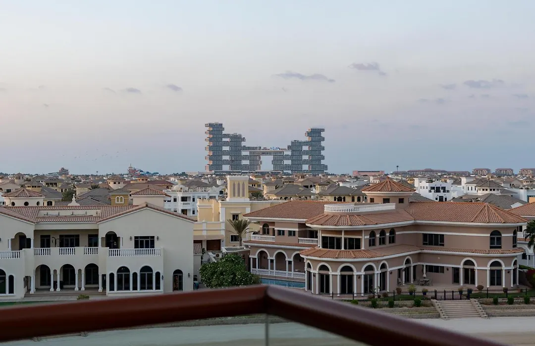 Deluxe Waterfront Unit in Heart Of Dubai Palm Jumeirah-1