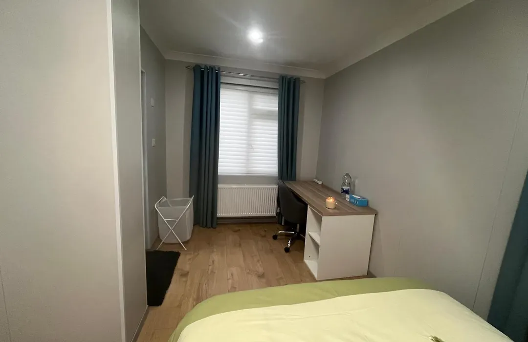 Modern Ensuite Double Bedroom In Dundrum-1