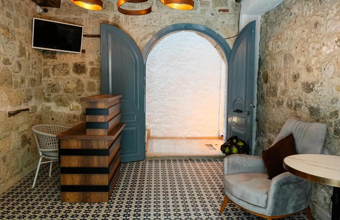 Karga Alacati-1