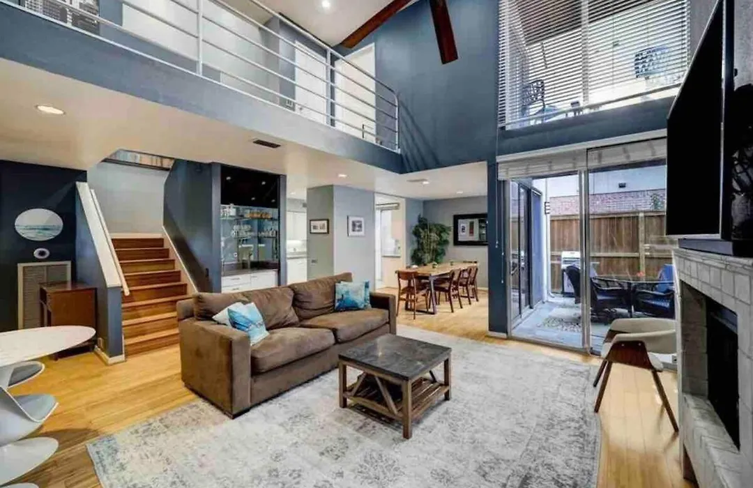 Spacious And Stylish Home By The Galleria-1