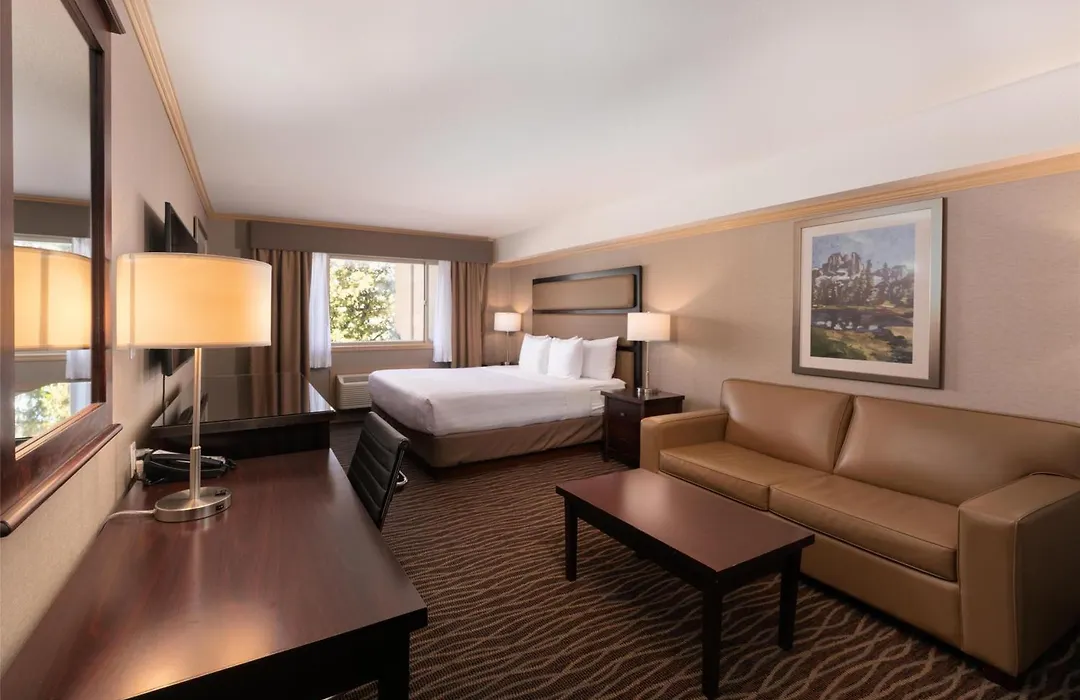 Prestige Radium Hot Springs Resort, BW Premier Collection-1