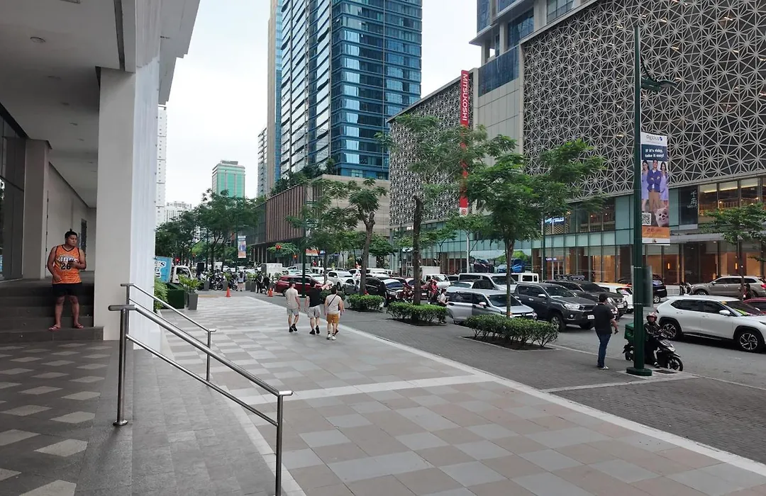 Cozy 1 Bedroom Condo In Uptown Bgc-1