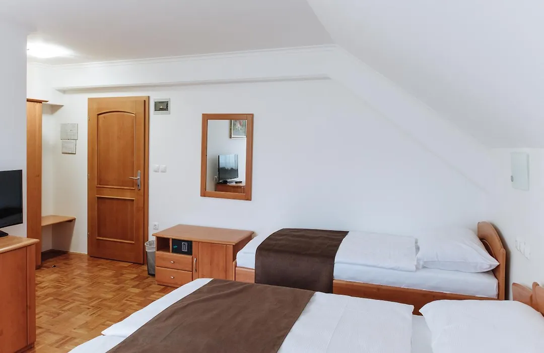 Rooms Reaktiv-1