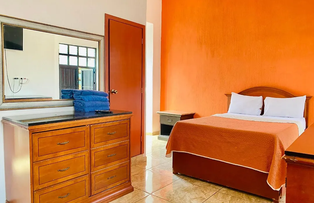 Hostal De Los Reyes-1