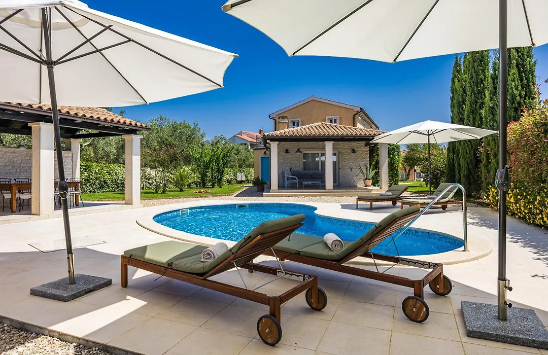 Villa Luka In Fazana With Pool & Playground Only 600 Meter From The Beach-1