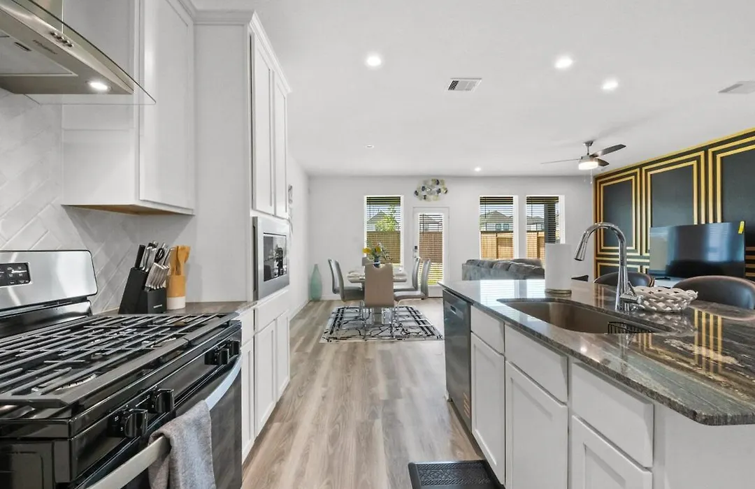 Stunning Luxury 3 Bedroom Home-1
