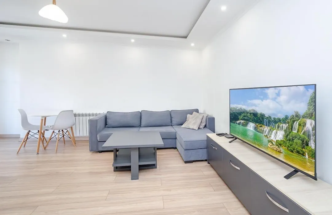 19Tumanyan Excellent Apartment In The Centre Of Capital-1