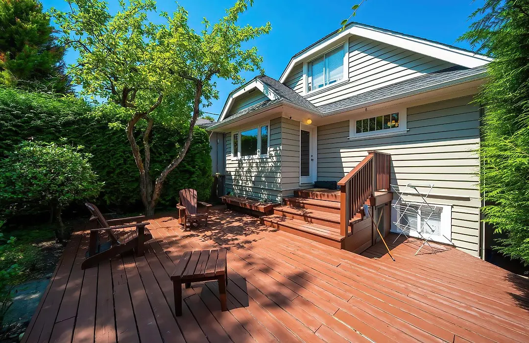 Spacious 3 Bedroom Near Ubc With Free Parking-1