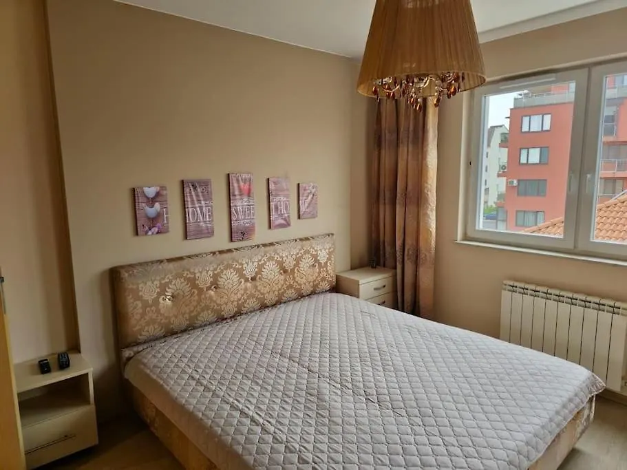 Bright And Spacious Apartment With Panoramic Views-1