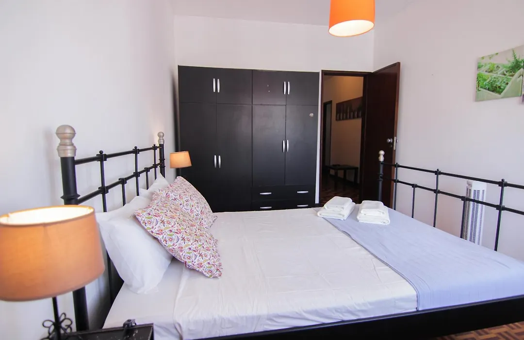 4 Bedroom In Faro Downtown-1