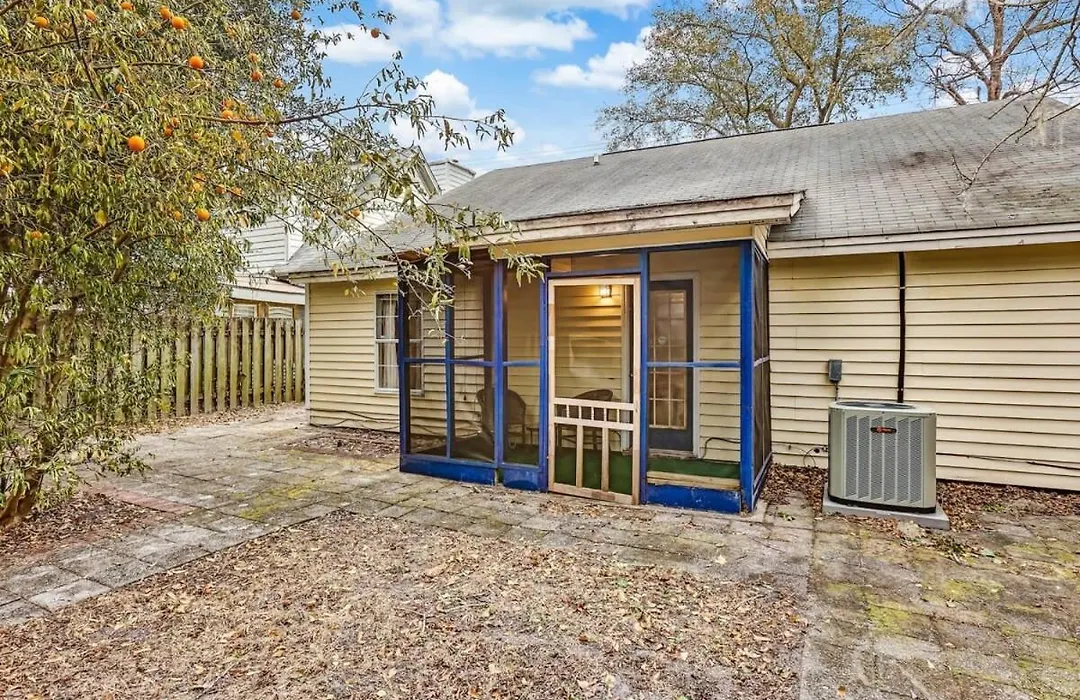 Fenced Yard, Patio & Bbq - Historic District Area-1