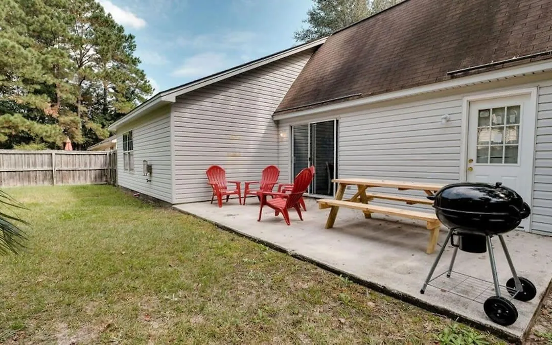 Fenced Backyard & Grill Near Historic District-1