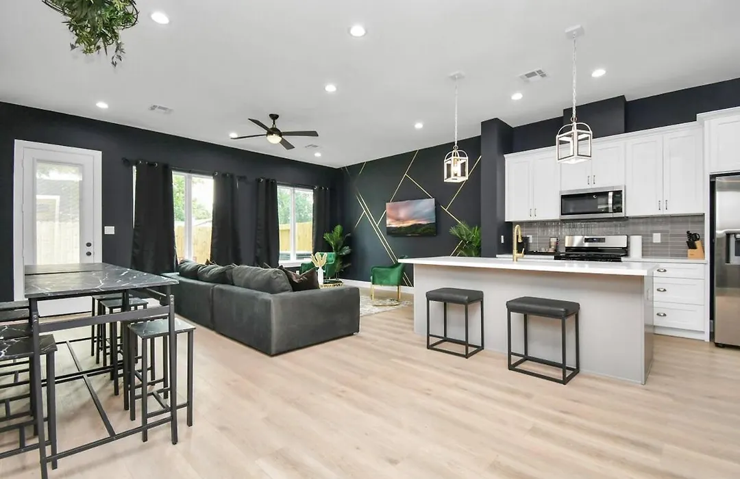 Sleeps 20 - 2 Homes - Family And Friends Fun Super House-1