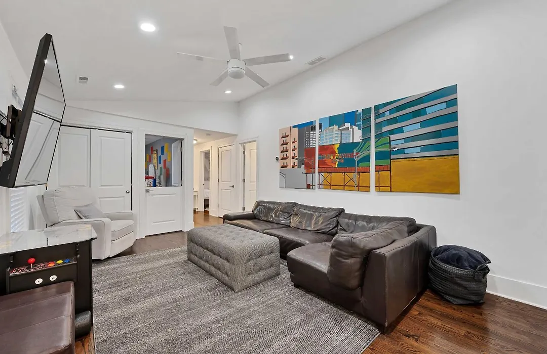 Wicker Park 4Bd 3Ba, Steps From Cta, Parking Incl Home-1