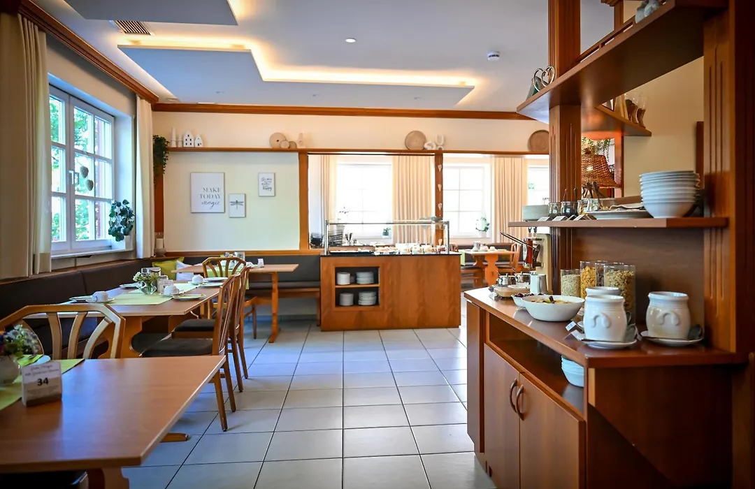 Hotel Mainblick Garni-1