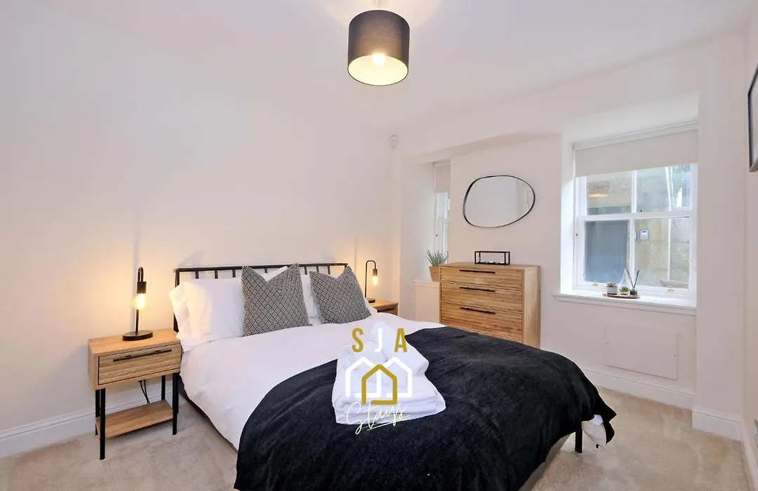 Bon Accord Square - Sja Stays - Modern 3 Bed Apartment-1