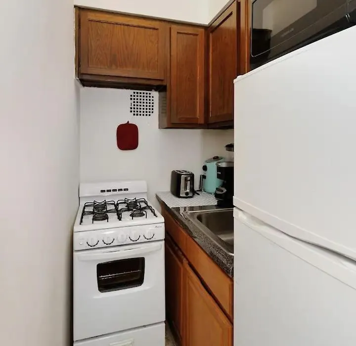 Amazing Upper East Side Studio! Epic Location!, June To Aug 90 Days Stay Required-1