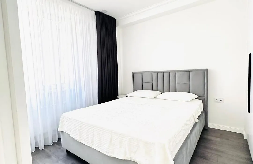 New Flat With 2 Bedrooms Near Park-1