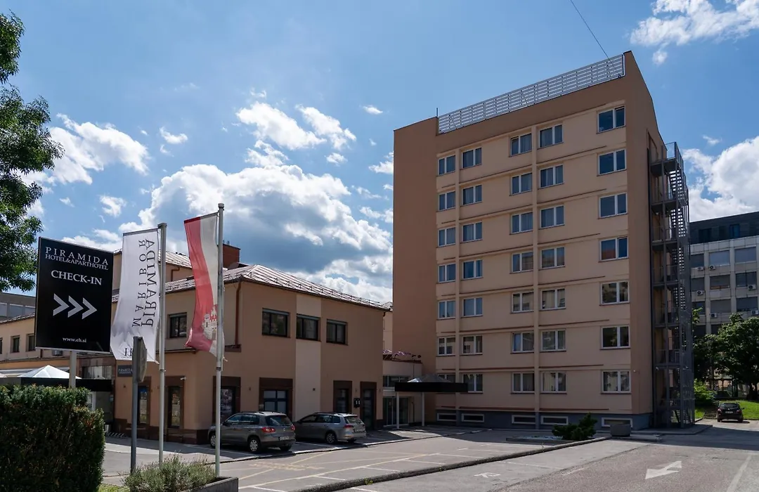 Hotel Piramida-1