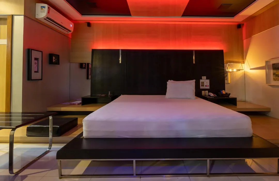 Dragon Motel (Adults Only)-1