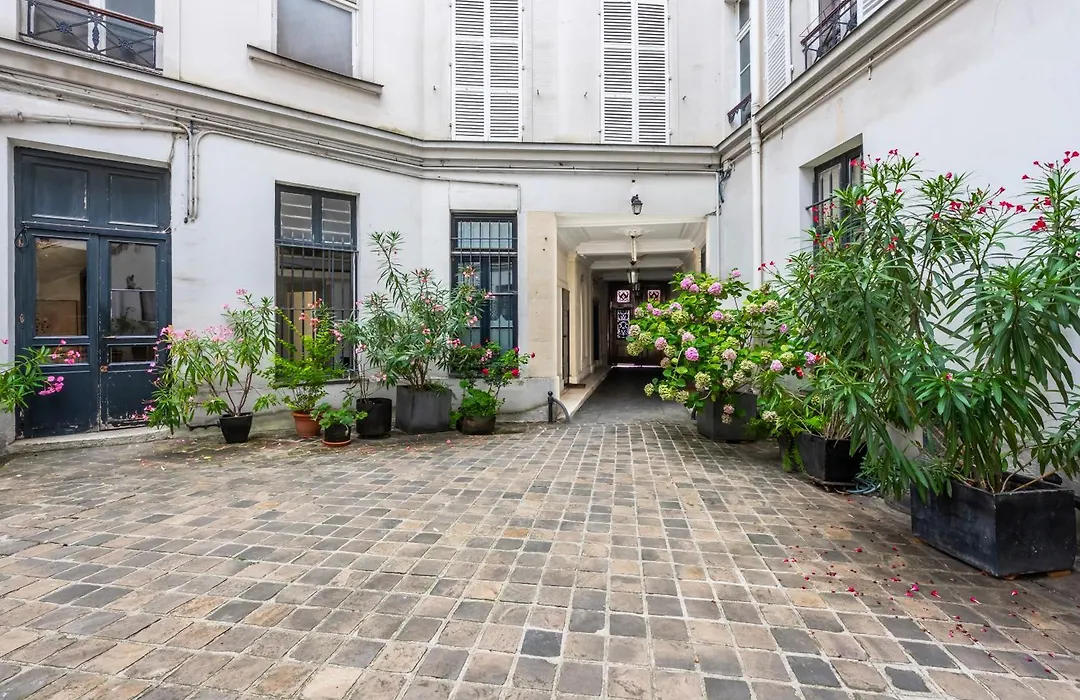 Amazing Studio 2P - Place Saint Georges/ Martyrs-1