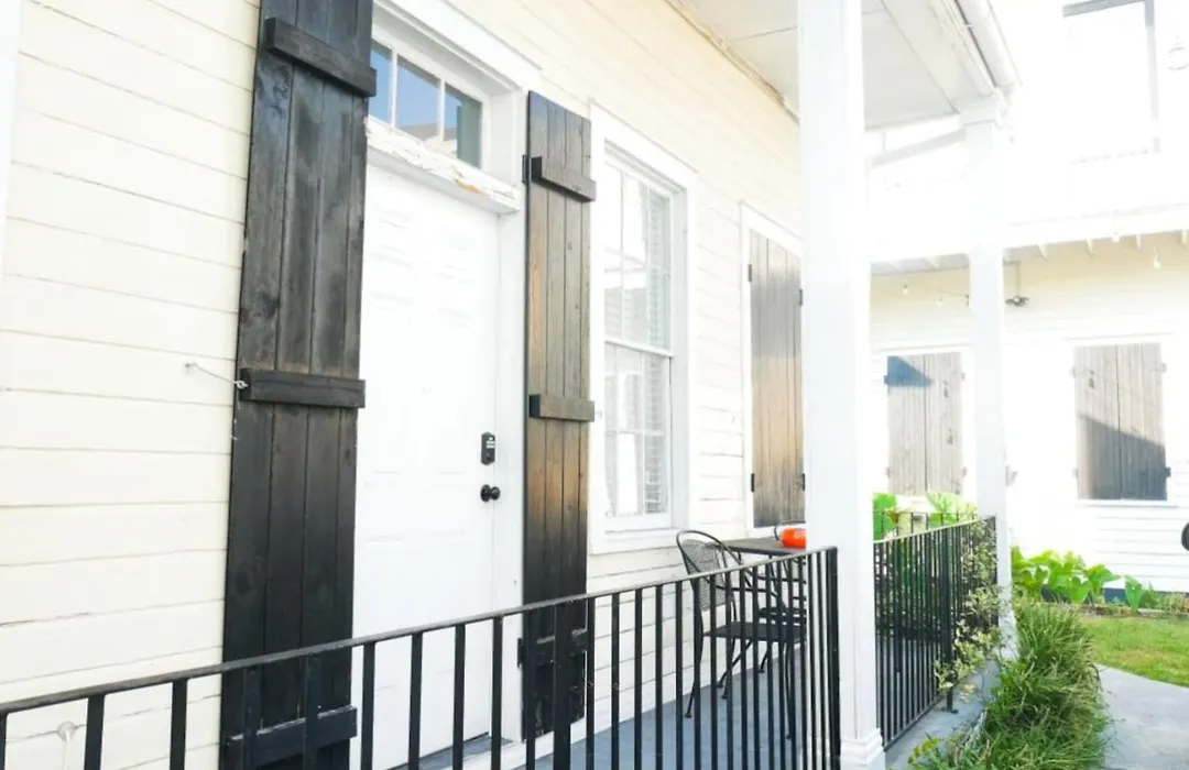 Dumaine Historic Studio-1