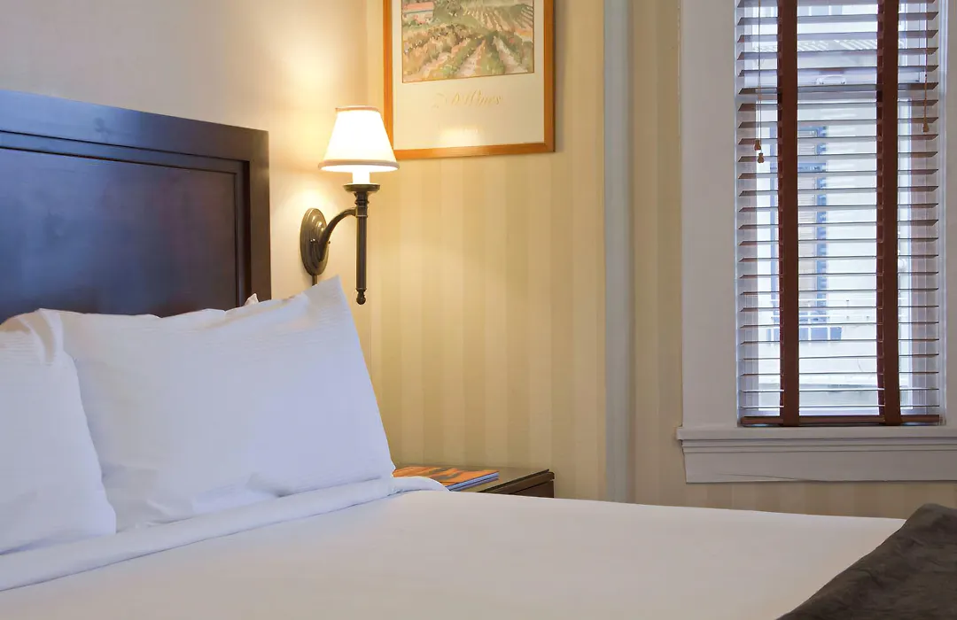 Executive Hotel Vintage Court-1