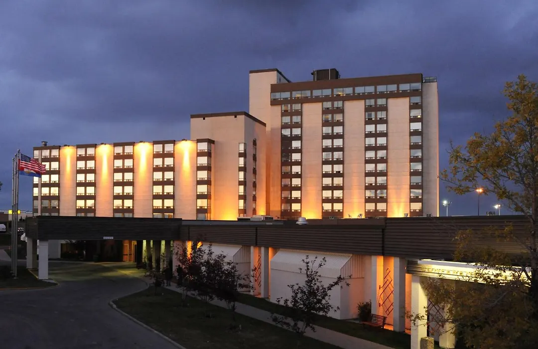 Best Western Premier Calgary Plaza Hotel & Conference Centre-1
