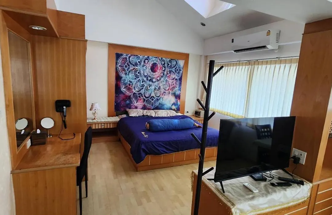 Jolly Guesthouse & Restaurant-1