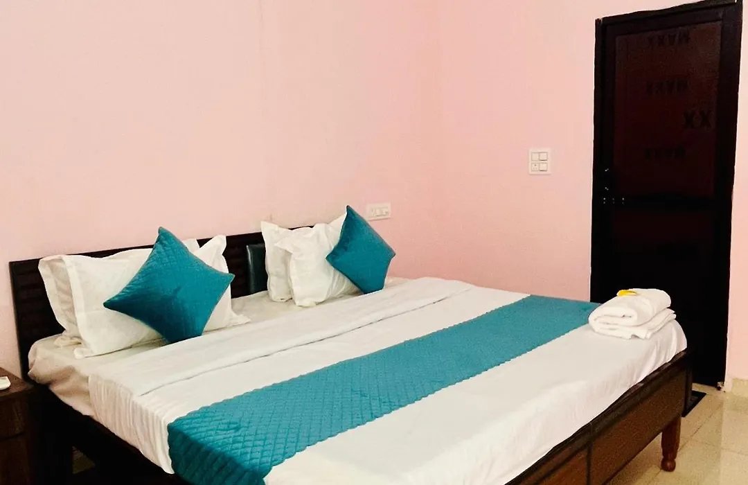 Mahadev Hotel !! Near Chandigarh Int'L Airport !-1
