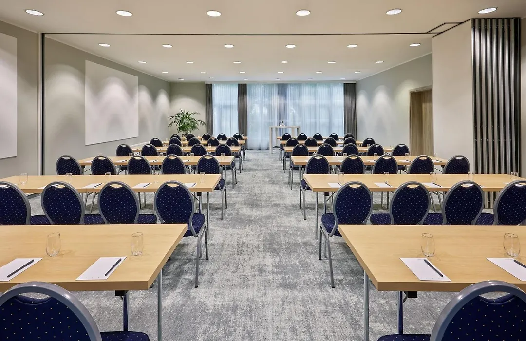 Courtyard By Marriott Dortmund-1