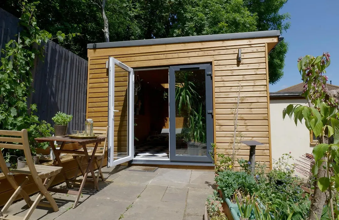 Spacious Cabin London Canary Wharf Free Parking B&B-1