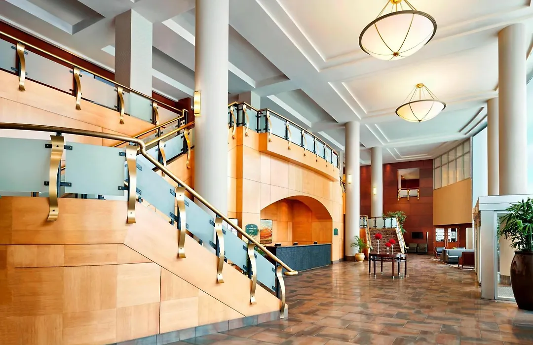 Sheraton Suites Calgary Eau Claire-1
