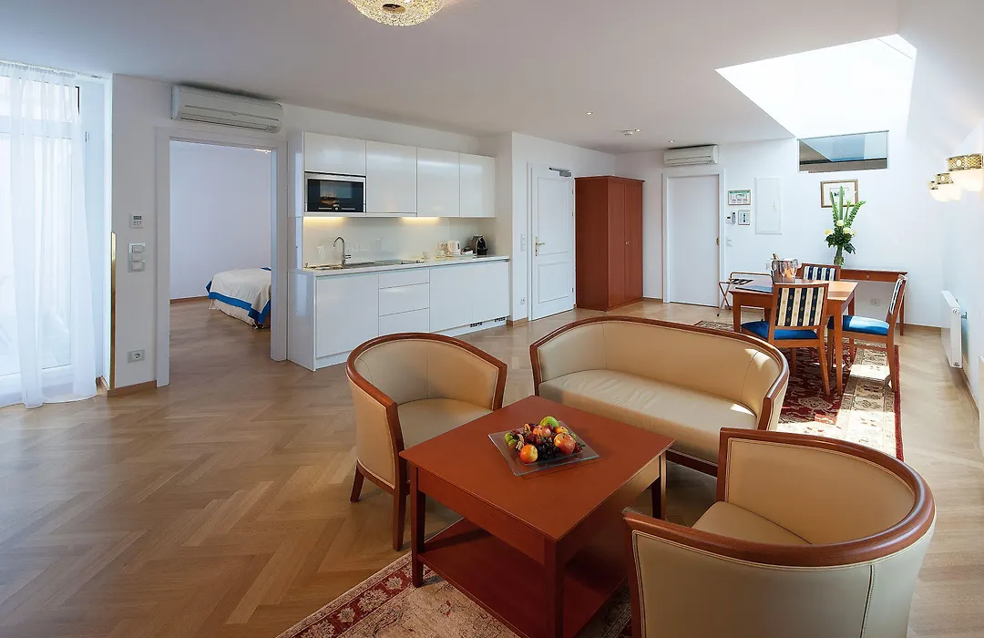 Hotel Ambassador-1