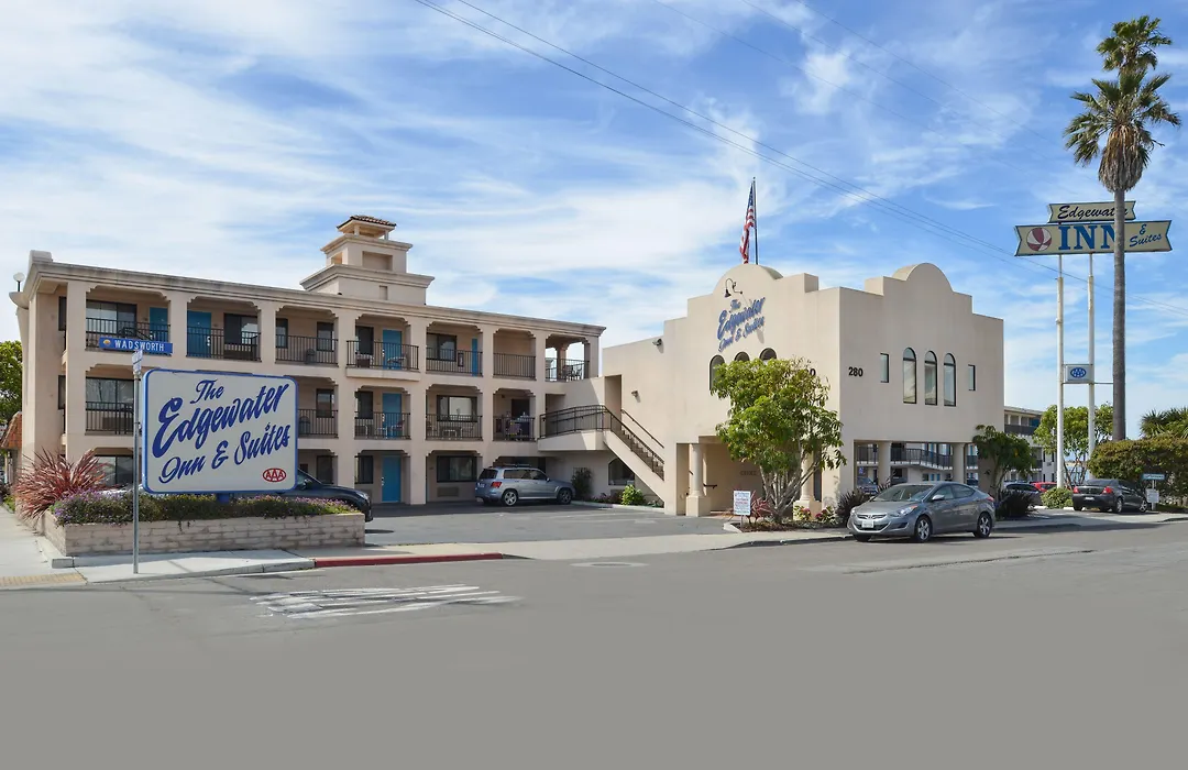 Edgewater Inn&Suites-1