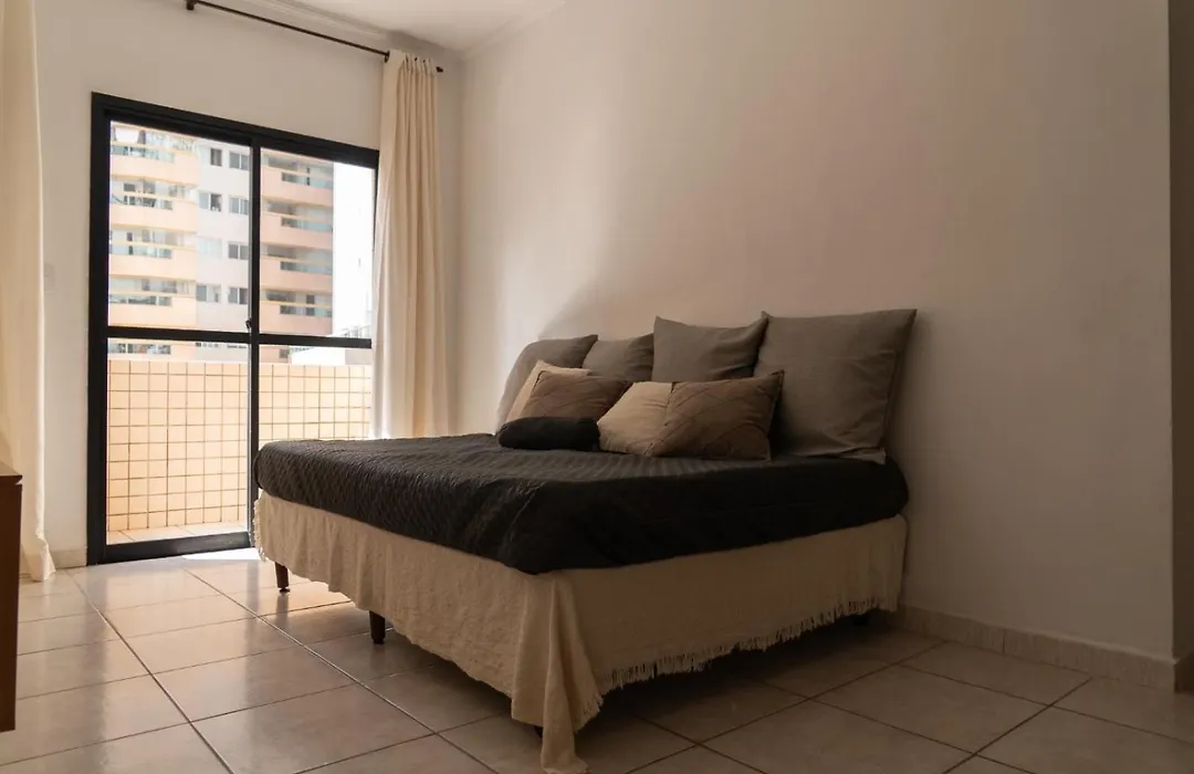 Apartamento Completo Com Garagem A 150 M Da Praia-1