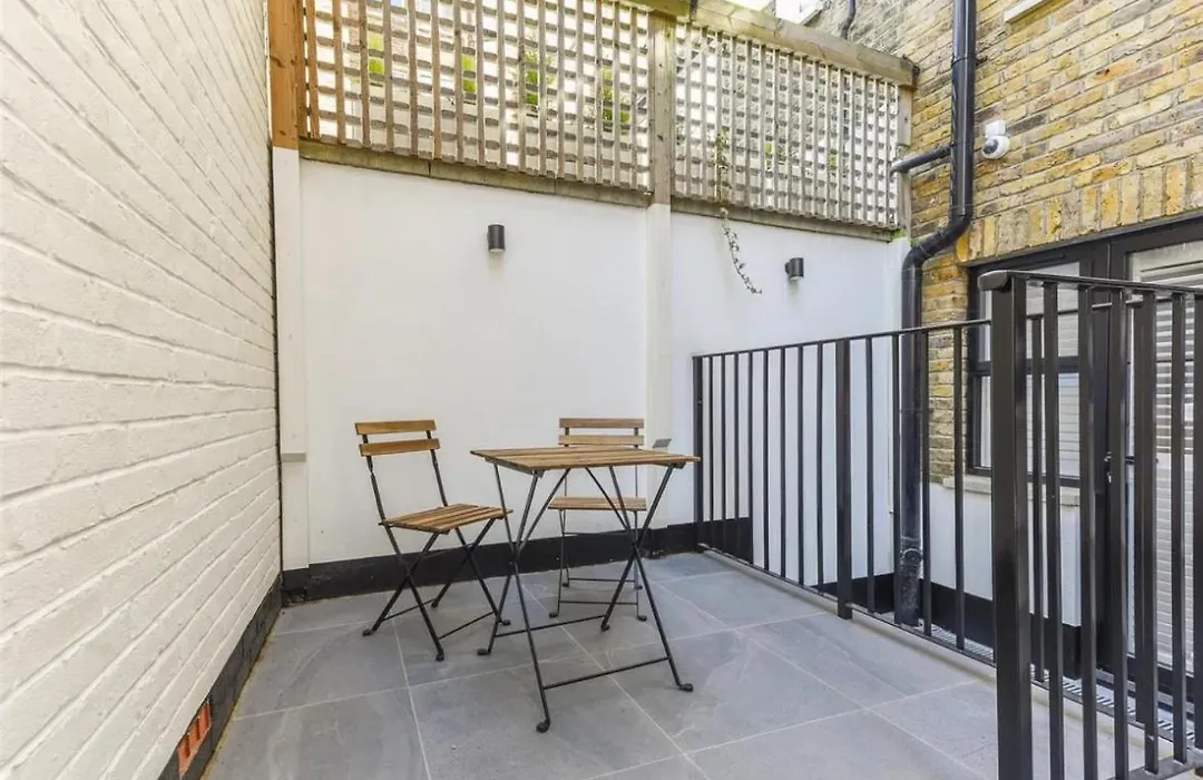 Lovely Studio With Terrace In The Heart Of London-1