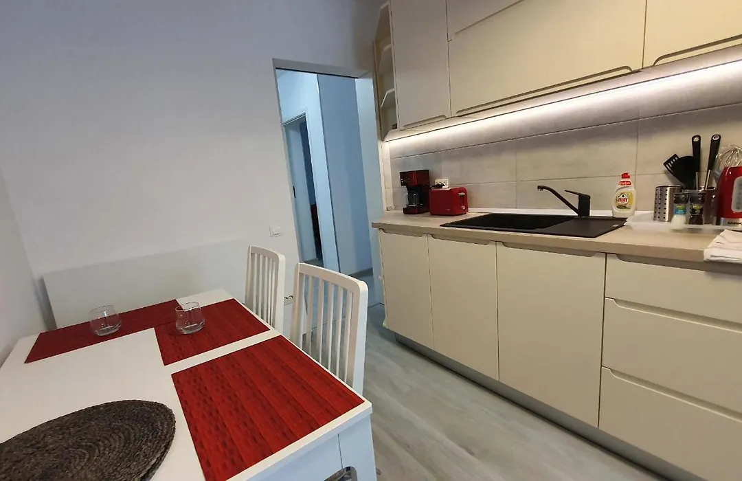 Sunny And Cozy, Central Apartment-1