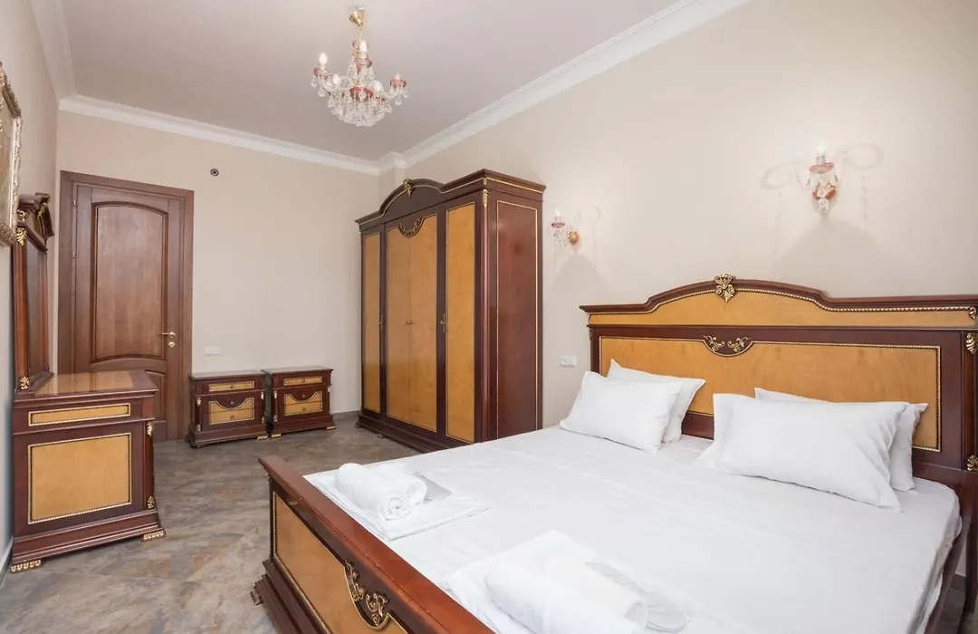 City Center 3 Bedrooms 2 Bathrooms Apartment With Balcony-1