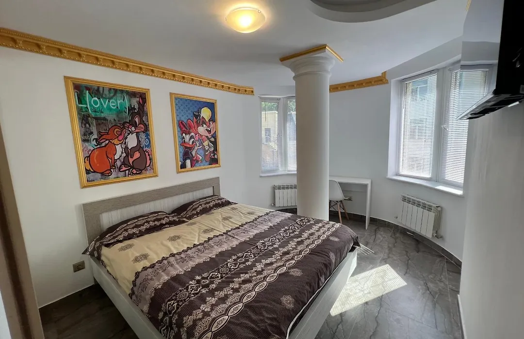 Central Park Street Apt-1